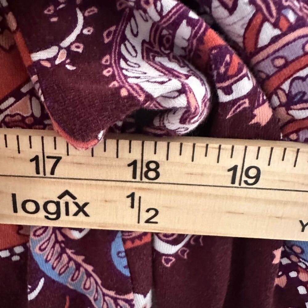 Chico's Paisley V-Neck Top Size 1 US Medium M 3/4 Sleeve Maroon Purple Knit - Picture 5 of 5